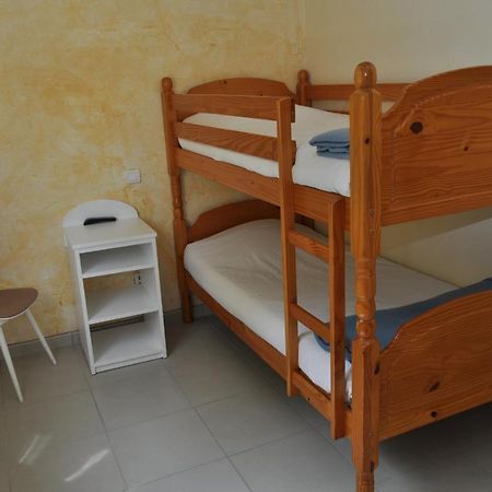 Hotel Les Mimosas Lunel  Habitación foto